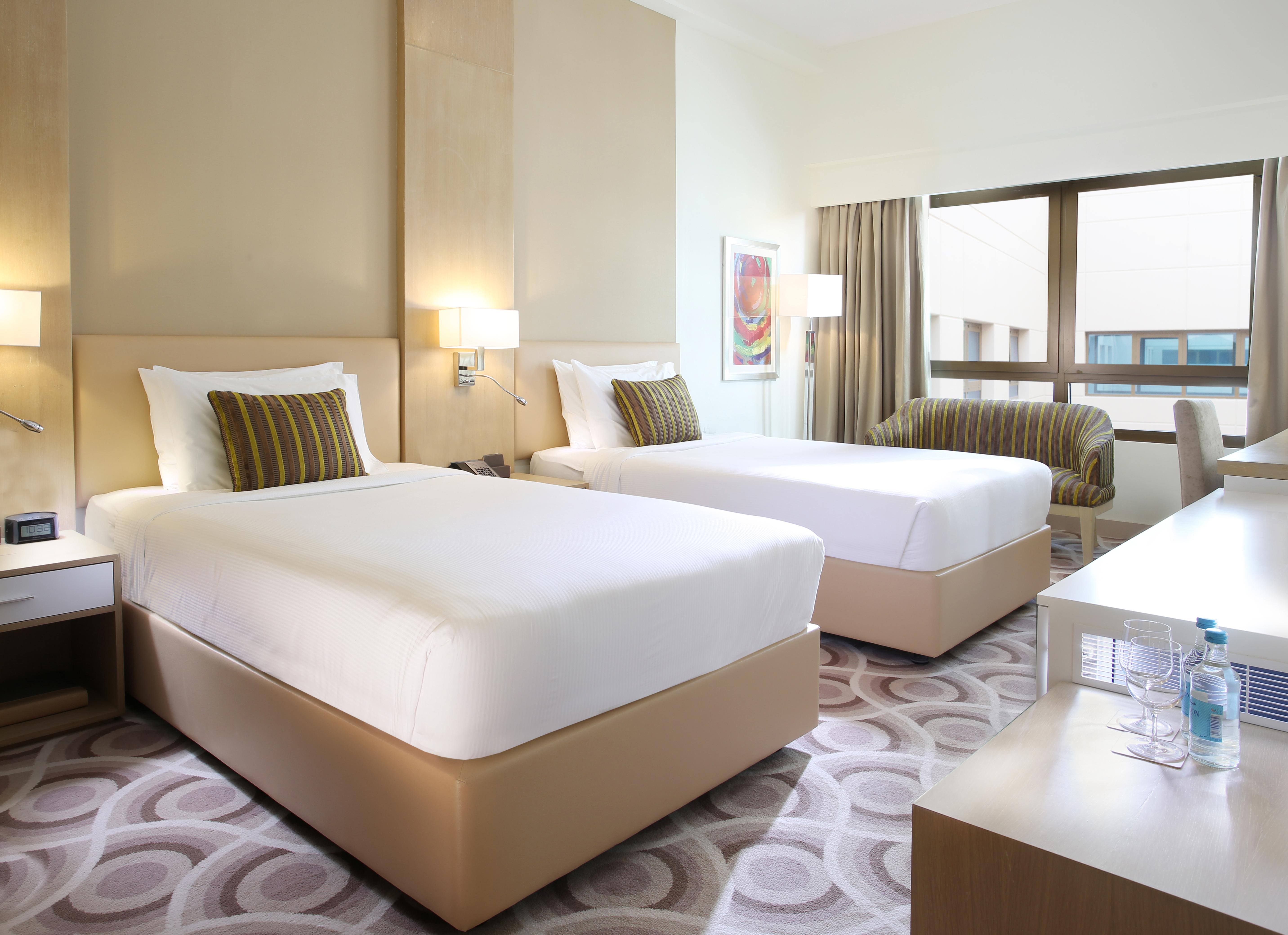 Metropolitan Hotel Dubai Esterno foto