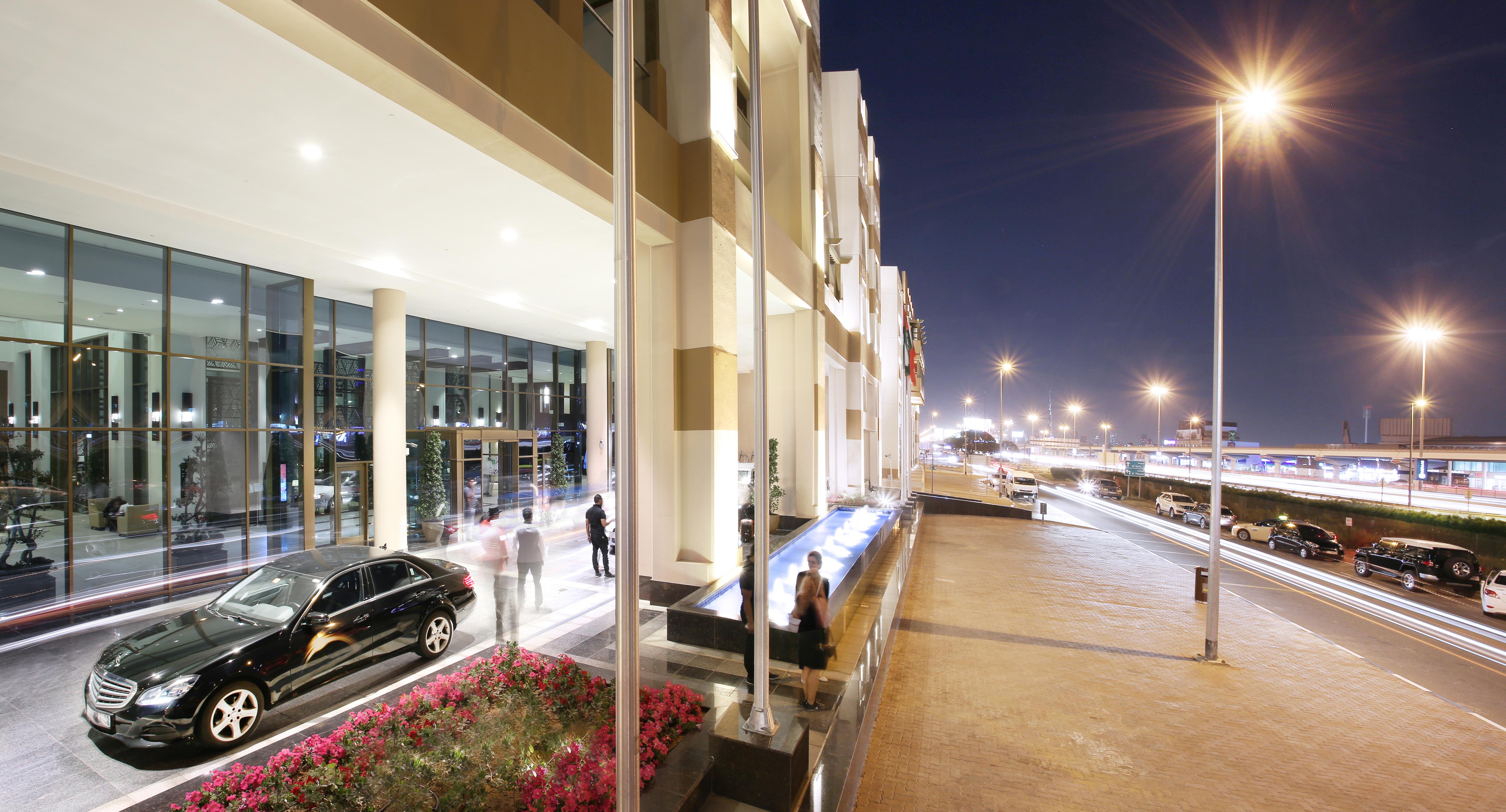 Metropolitan Hotel Dubai Esterno foto