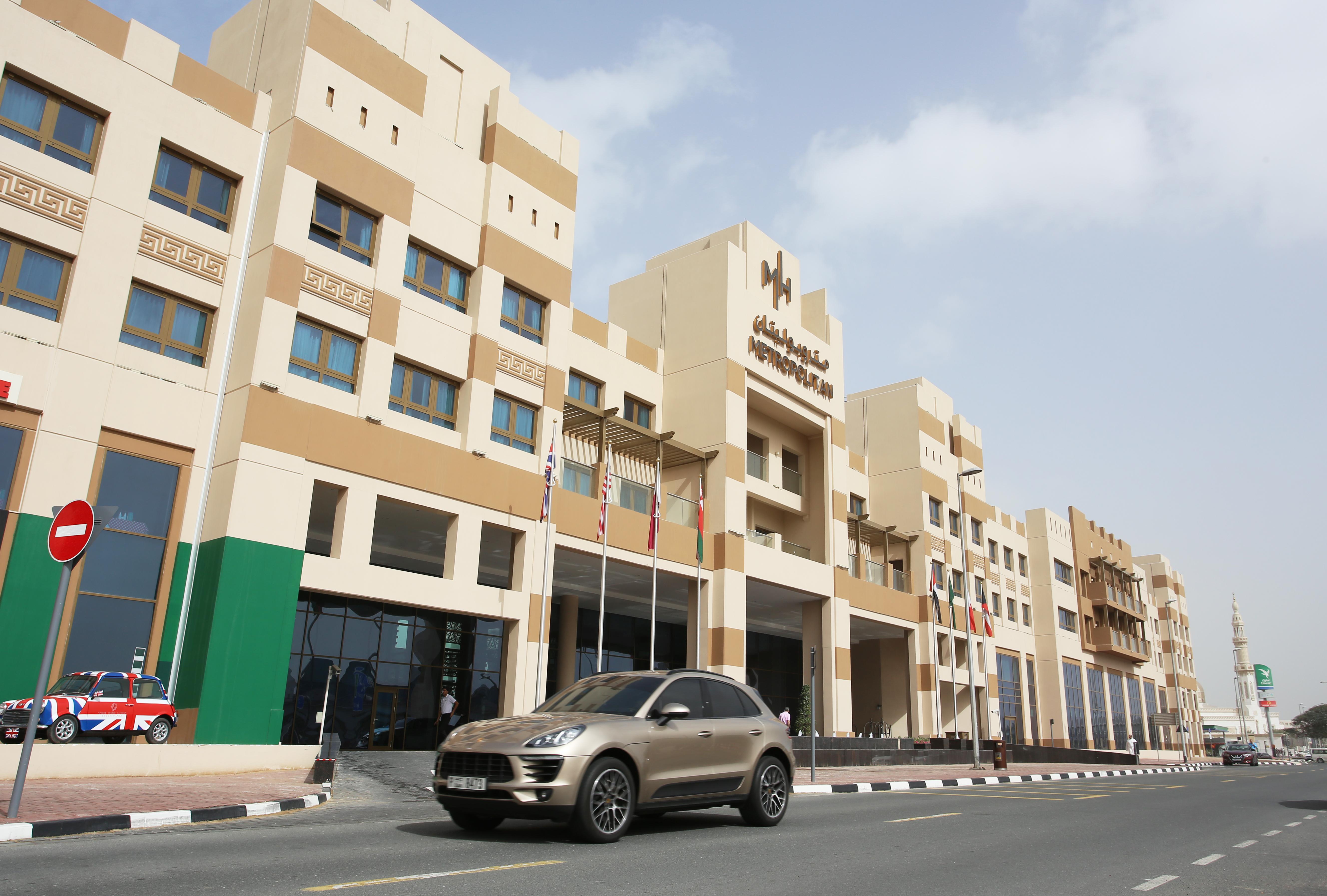Metropolitan Hotel Dubai Esterno foto