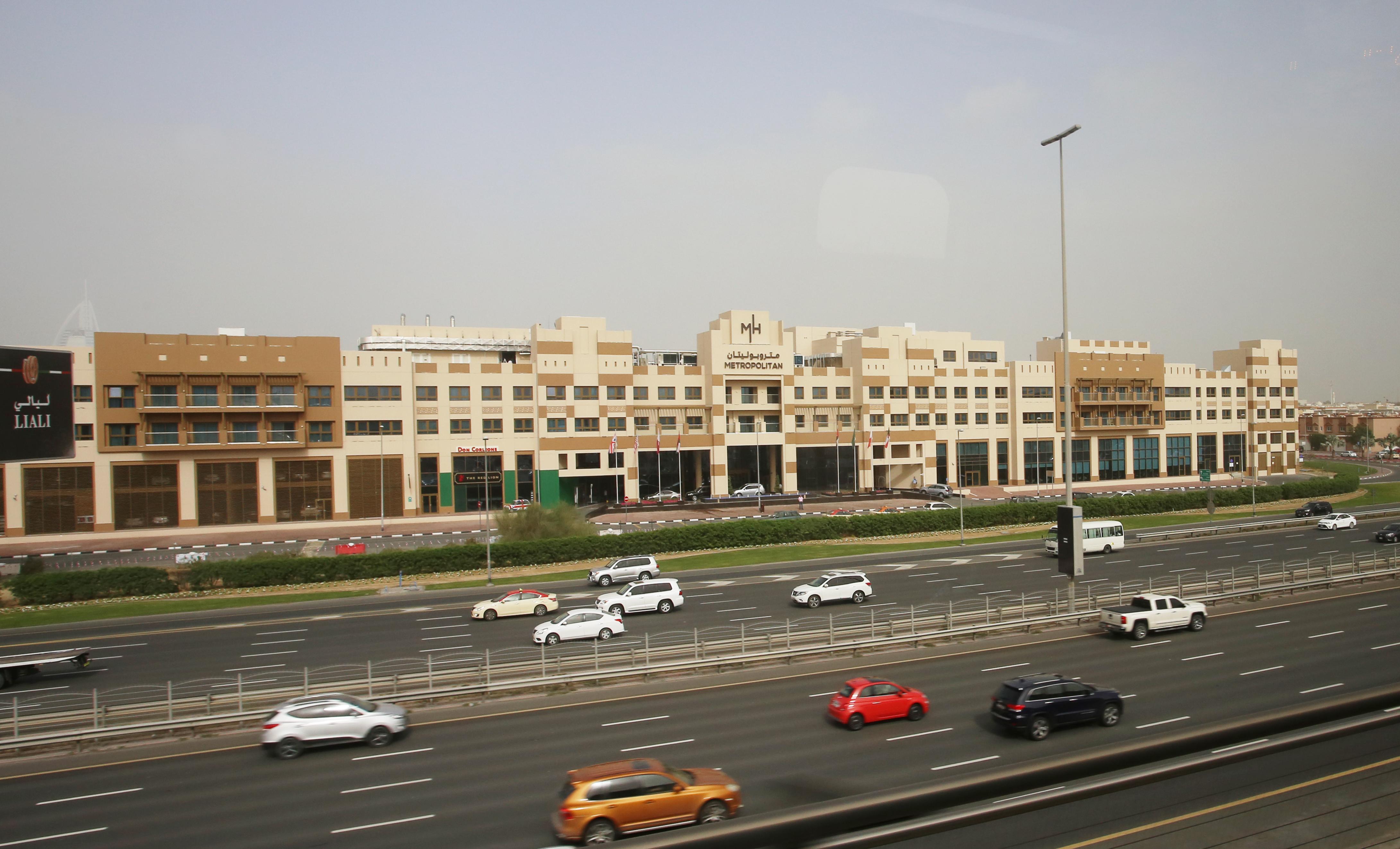 Metropolitan Hotel Dubai Esterno foto