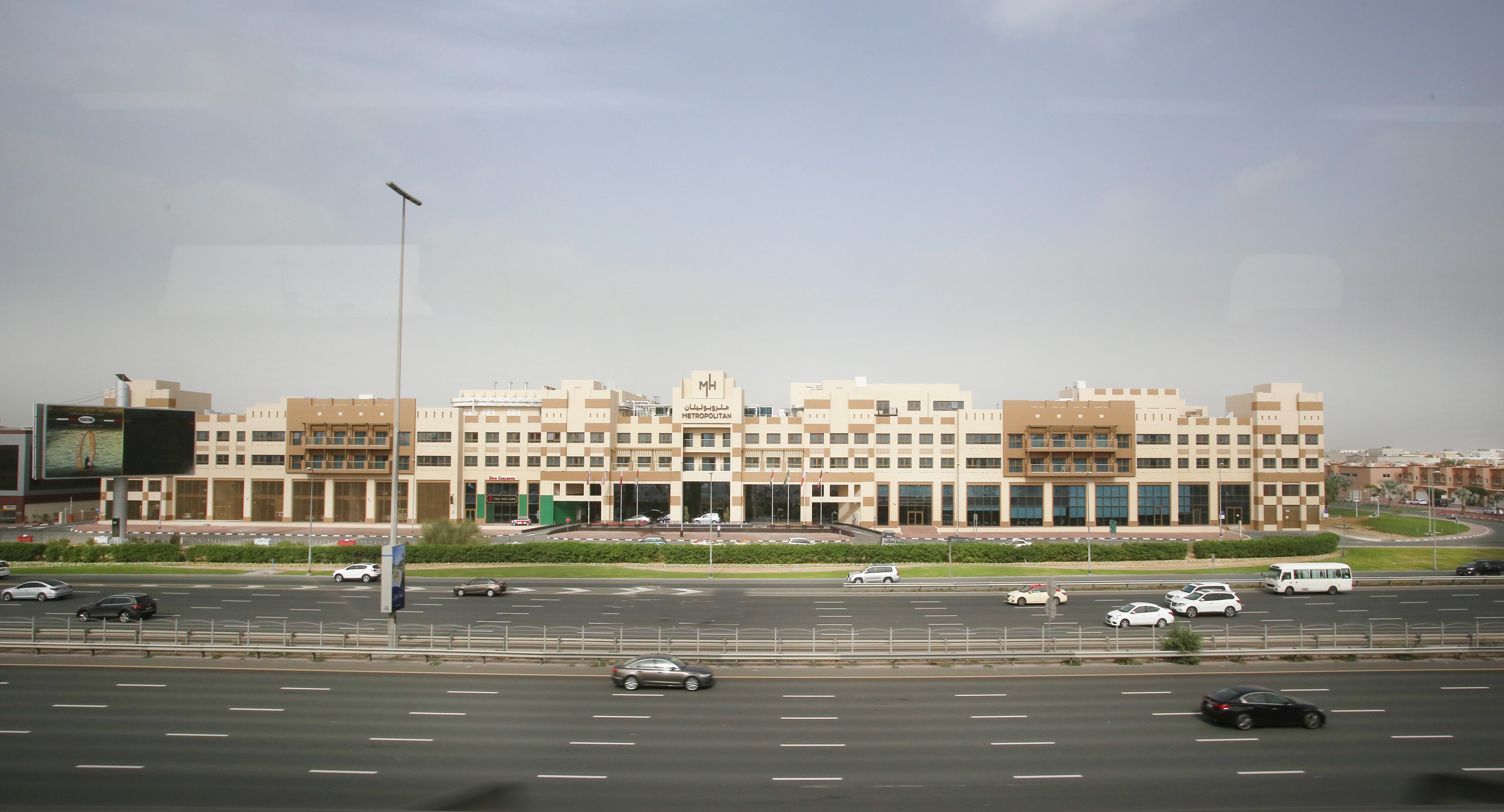 Metropolitan Hotel Dubai Esterno foto