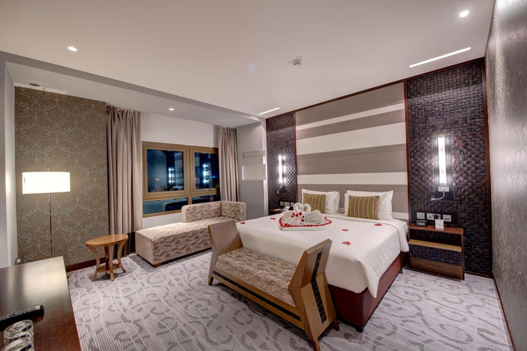 Metropolitan Hotel Dubai Esterno foto