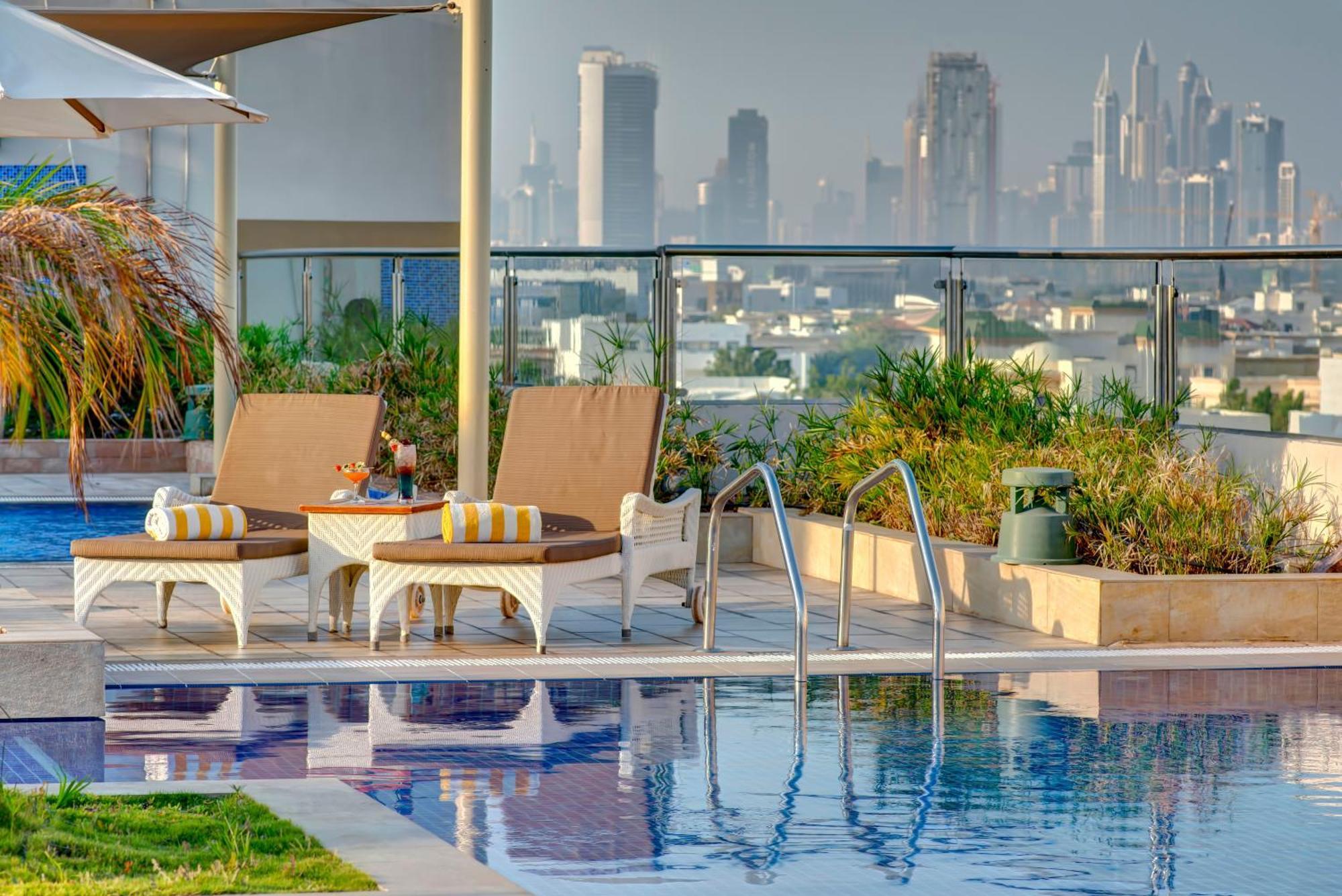 Metropolitan Hotel Dubai Esterno foto