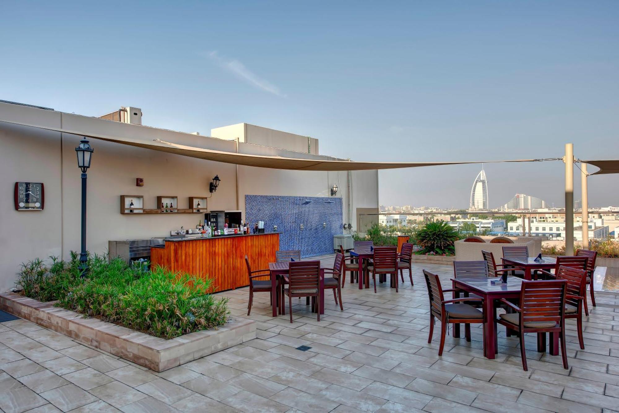Metropolitan Hotel Dubai Esterno foto